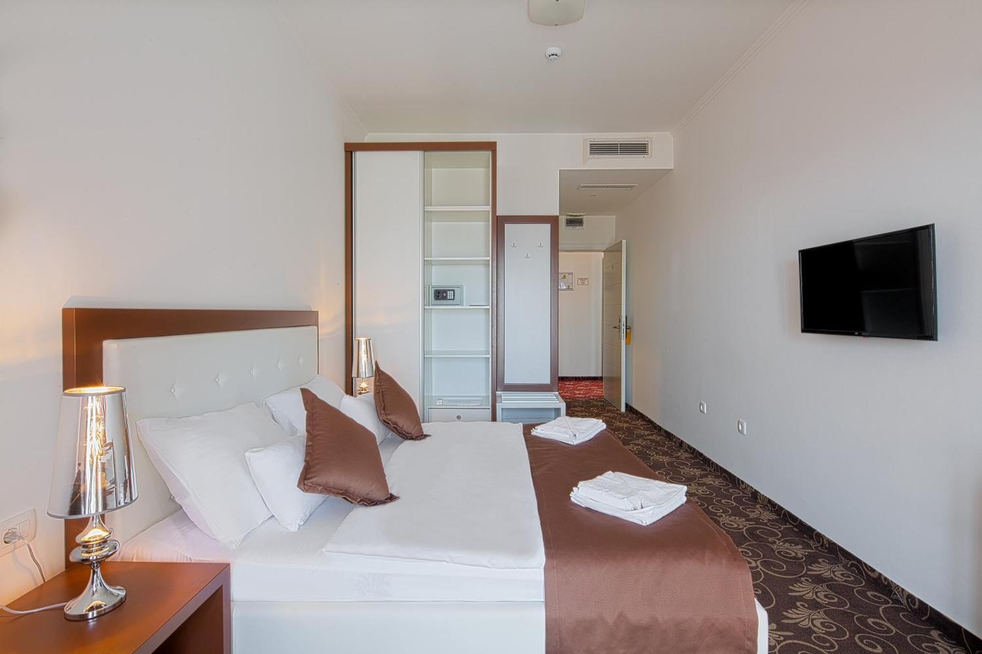 Hotel Pozzo Budva Bagian luar foto