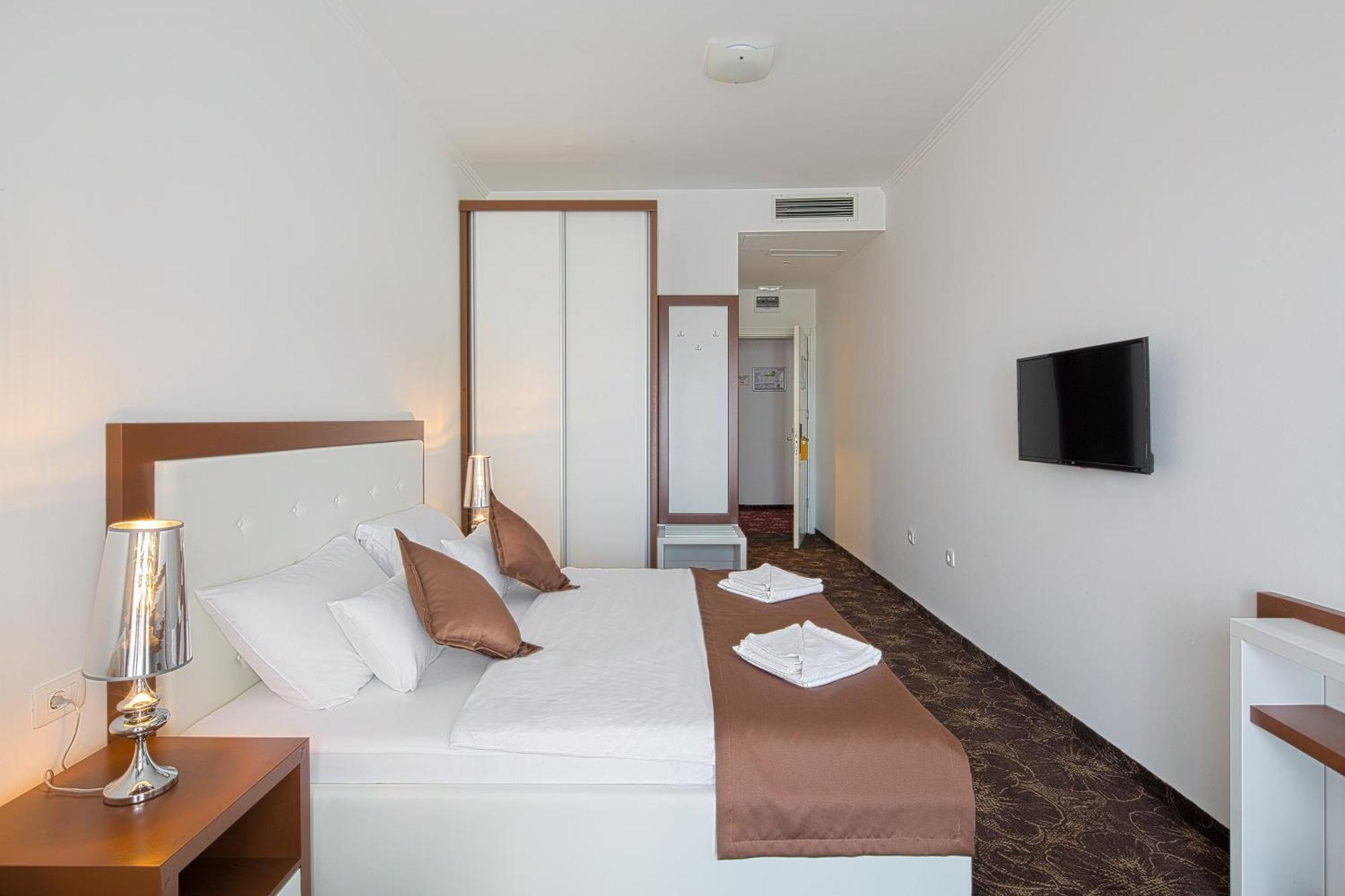 Hotel Pozzo Budva Bagian luar foto