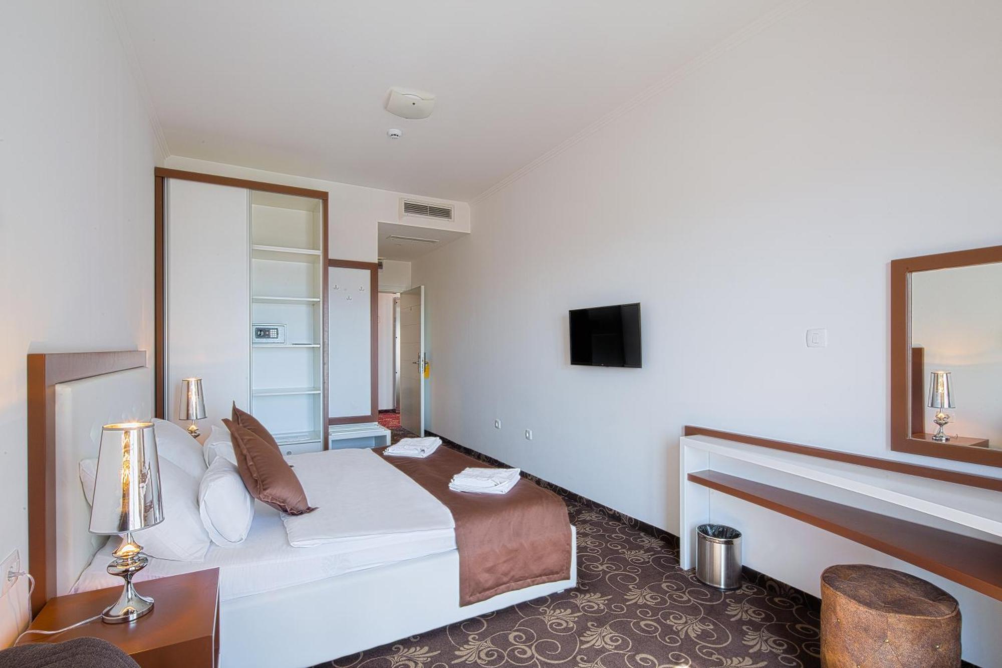 Hotel Pozzo Budva Bagian luar foto