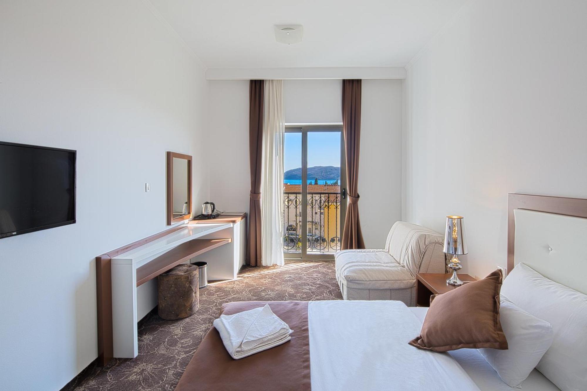 Hotel Pozzo Budva Bagian luar foto