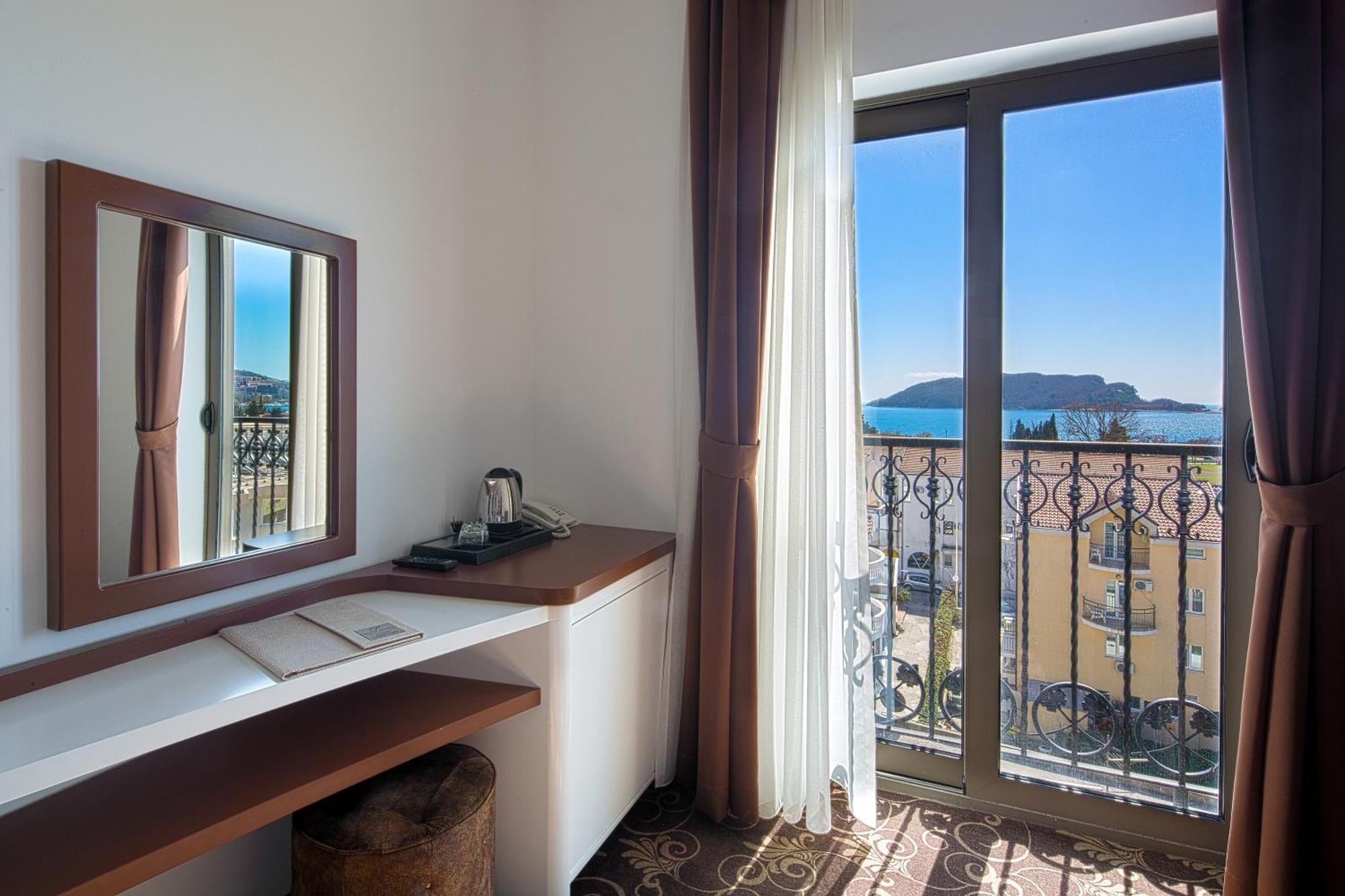 Hotel Pozzo Budva Bagian luar foto